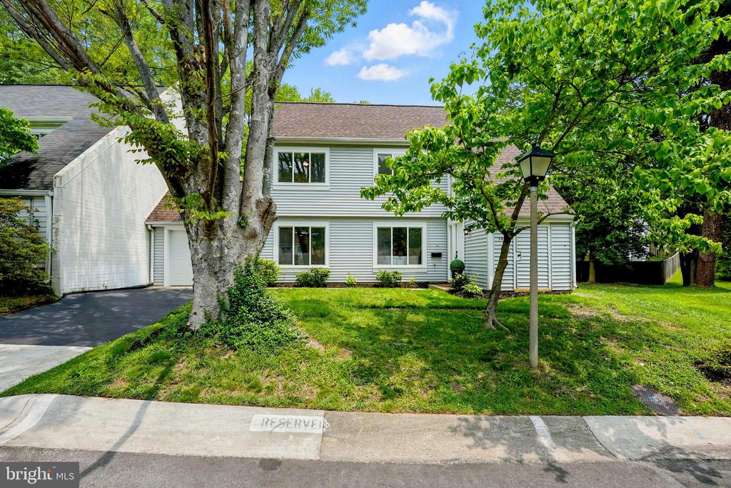 1496 Roundleaf Ct