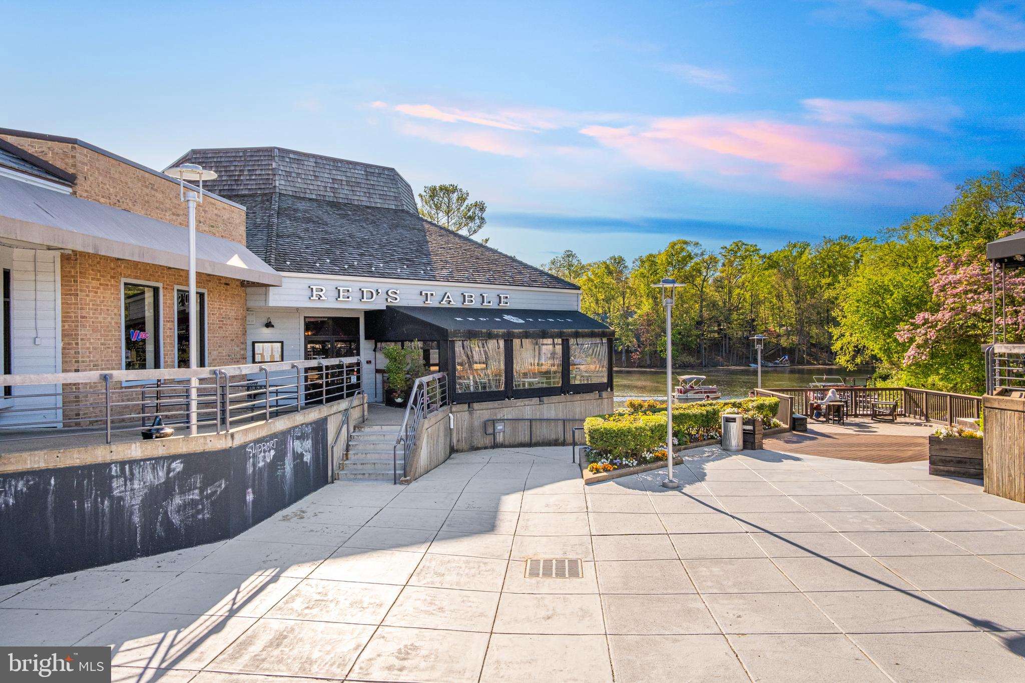 2082 COBBLESTONE LANE