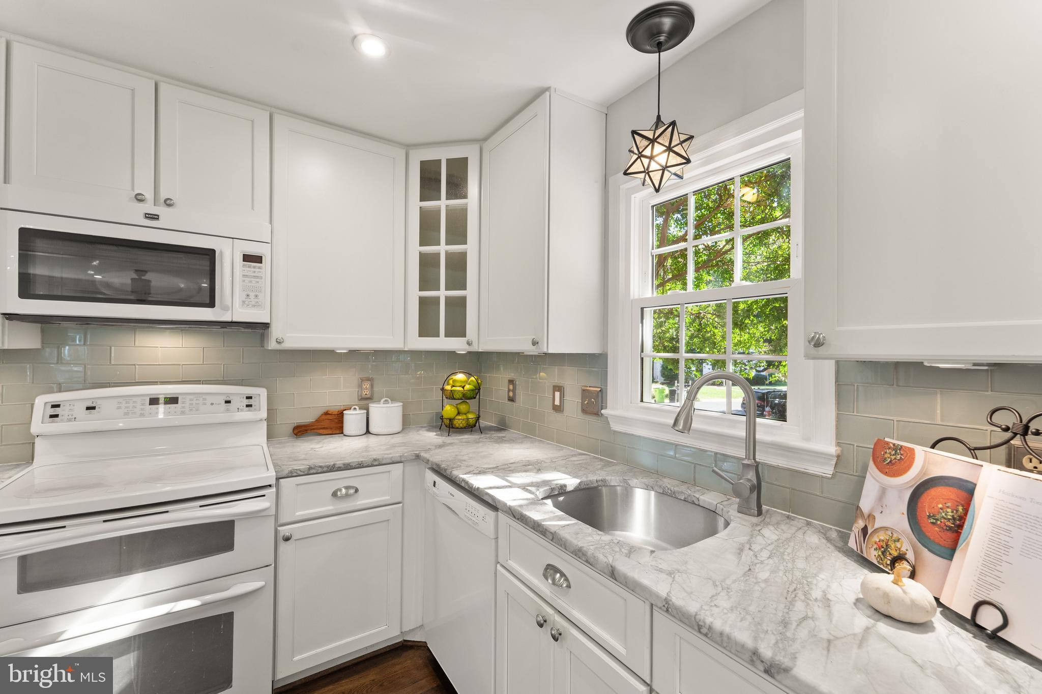 2082 COBBLESTONE LANE