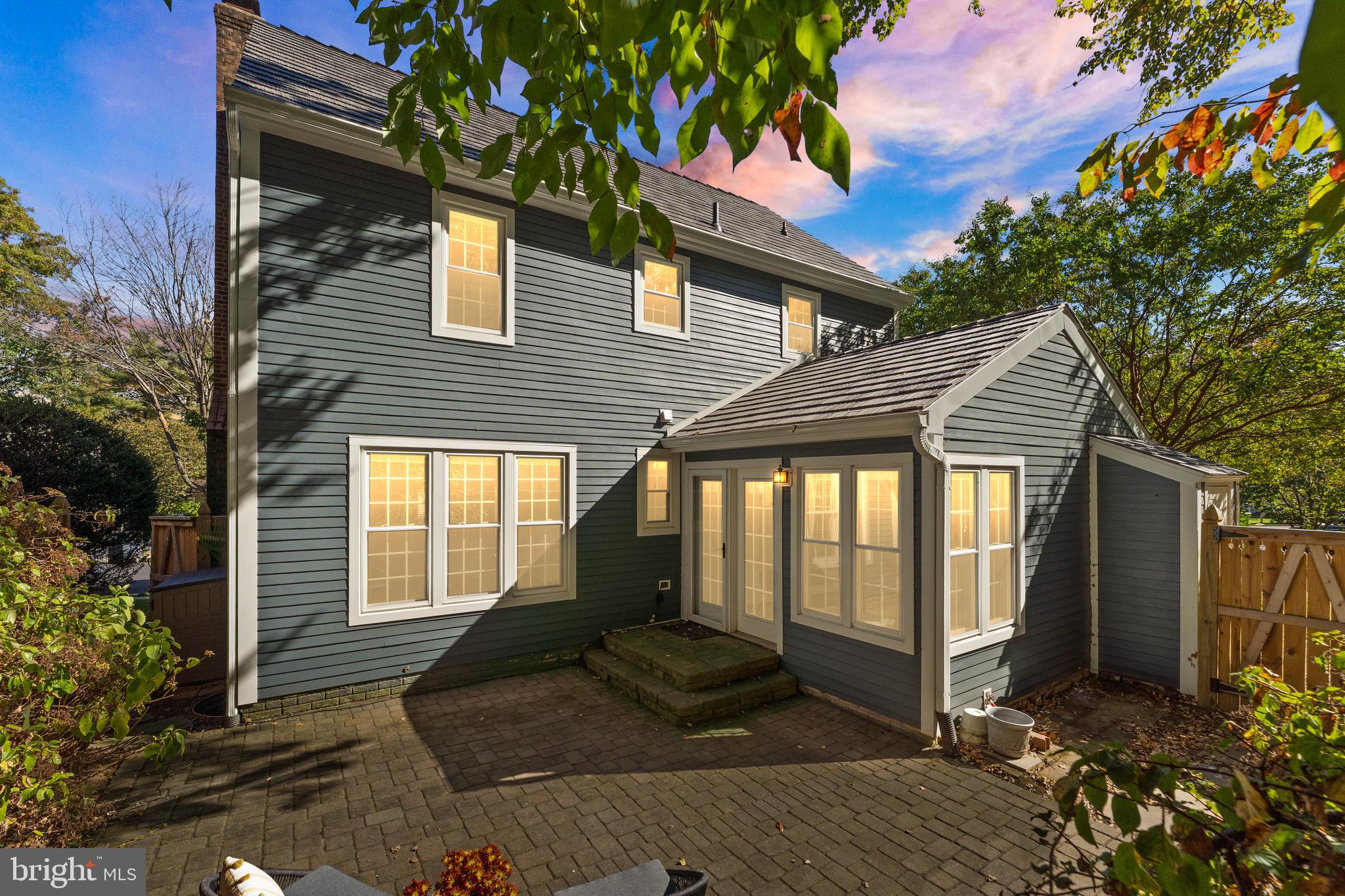 2082 COBBLESTONE LANE