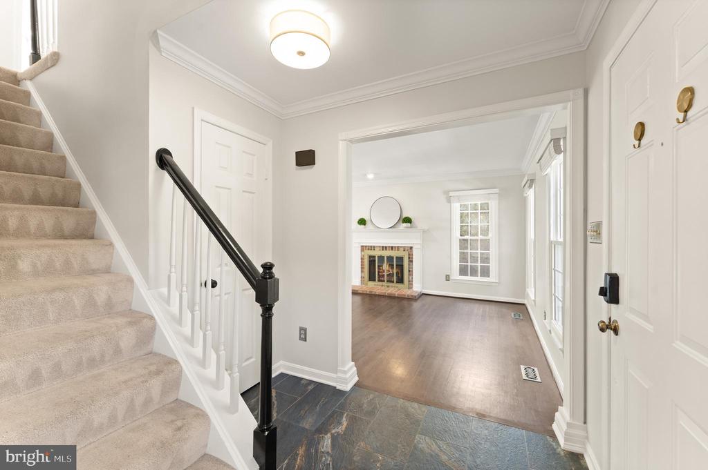 2082 COBBLESTONE LANE