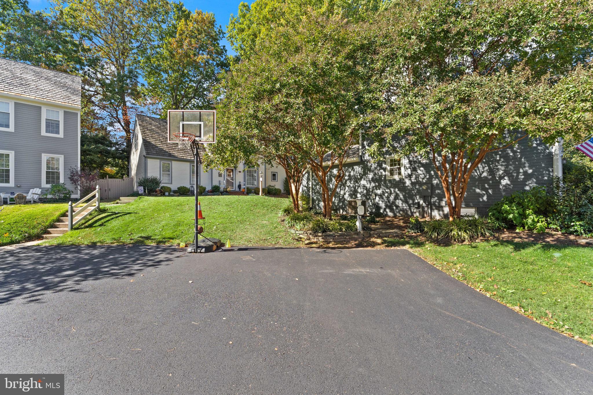 2082 COBBLESTONE LANE