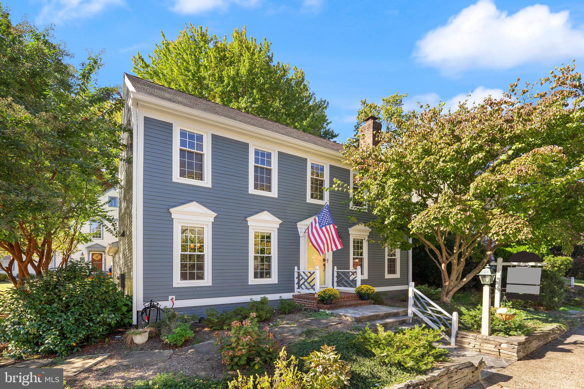 2082 COBBLESTONE LANE