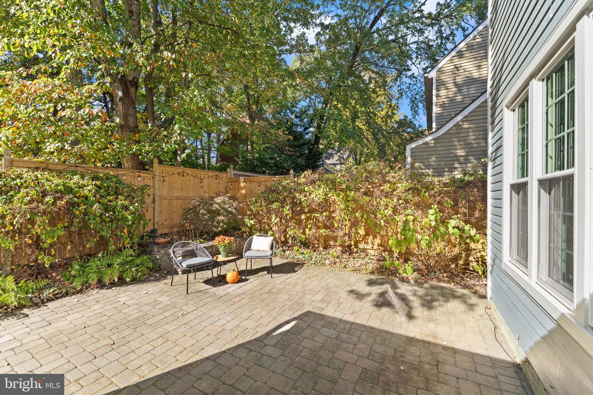 2082 COBBLESTONE LANE