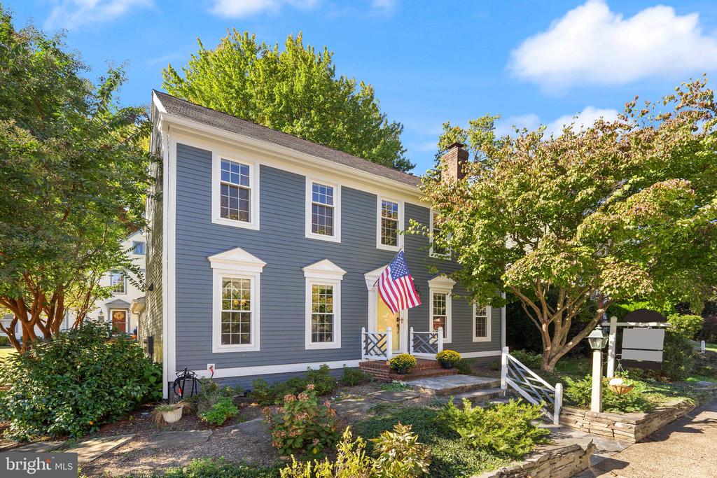 2082 COBBLESTONE LANE