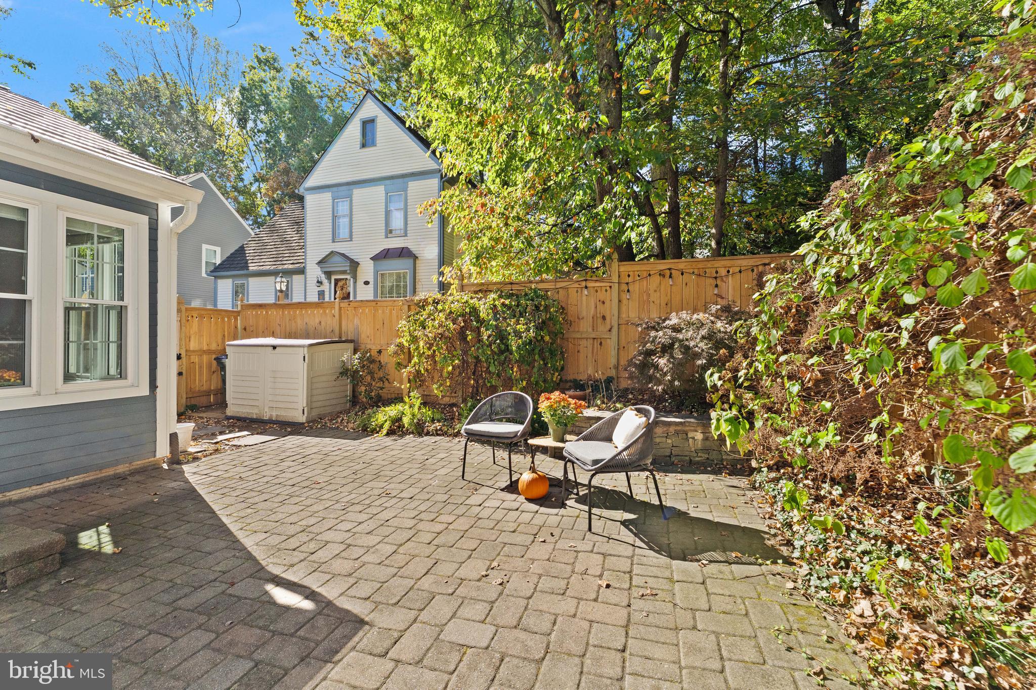 2082 COBBLESTONE LANE