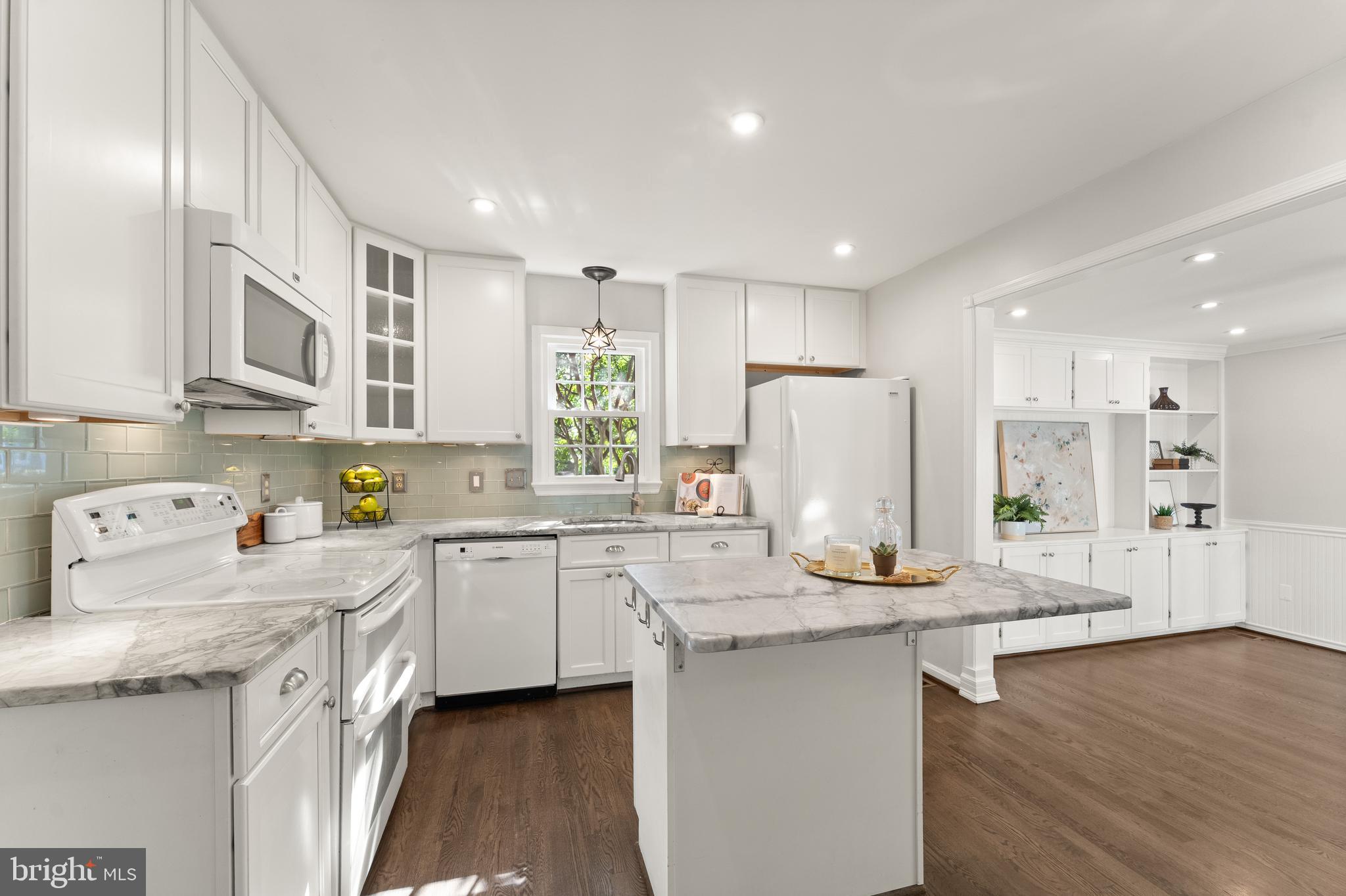 2082 COBBLESTONE LANE