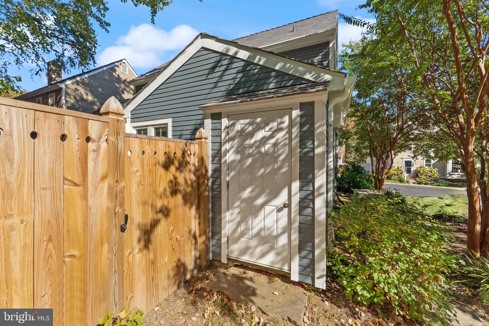 2082 COBBLESTONE LANE