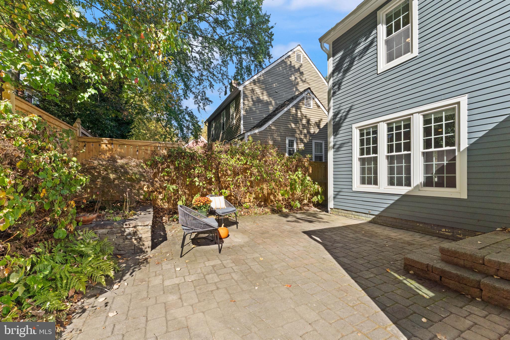 2082 COBBLESTONE LANE