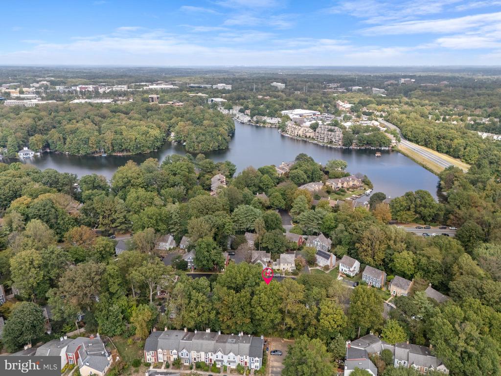 2082 COBBLESTONE LANE