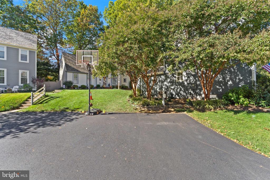 2082 COBBLESTONE LANE