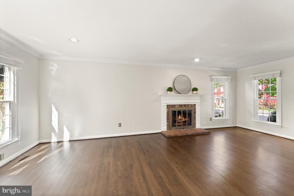 2082 COBBLESTONE LANE