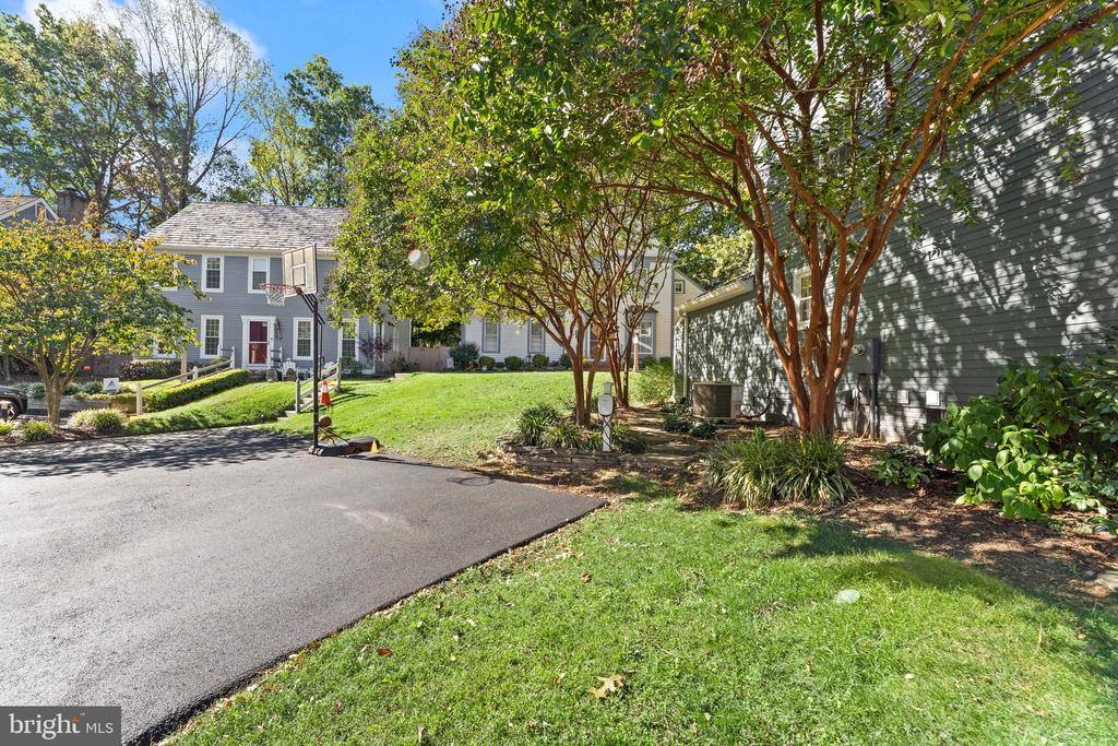 2082 COBBLESTONE LANE