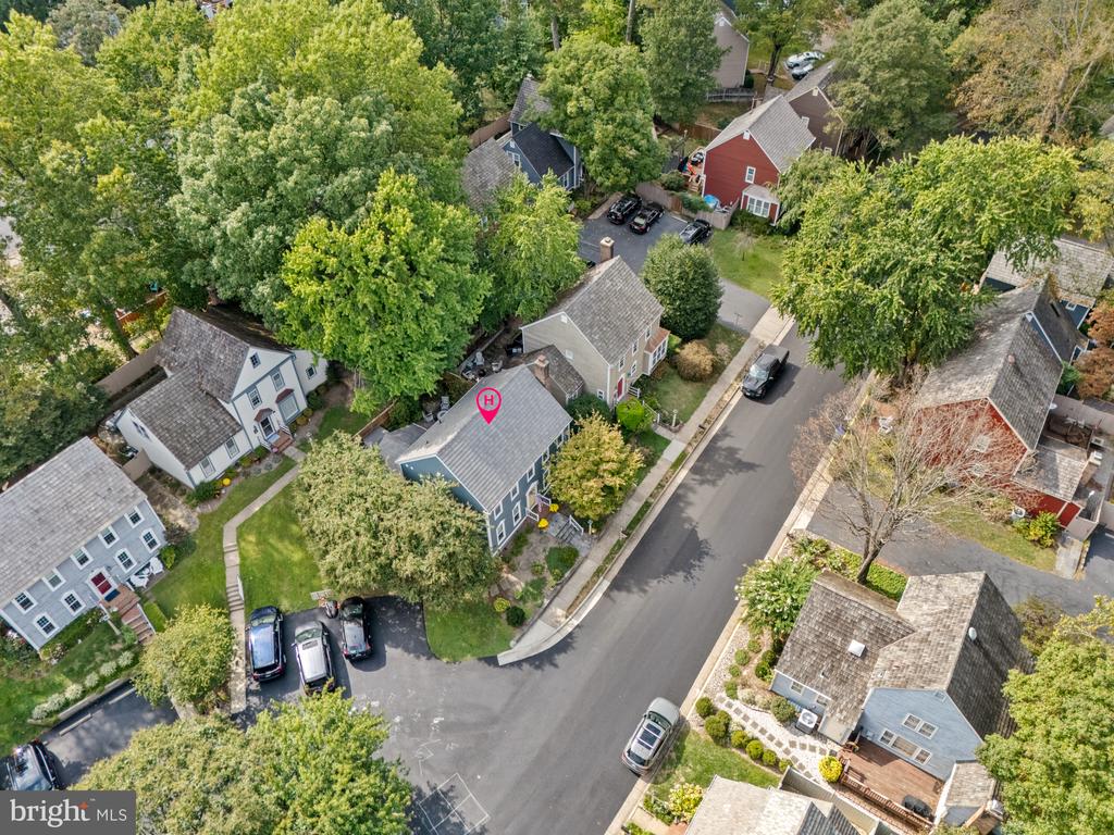 2082 COBBLESTONE LANE