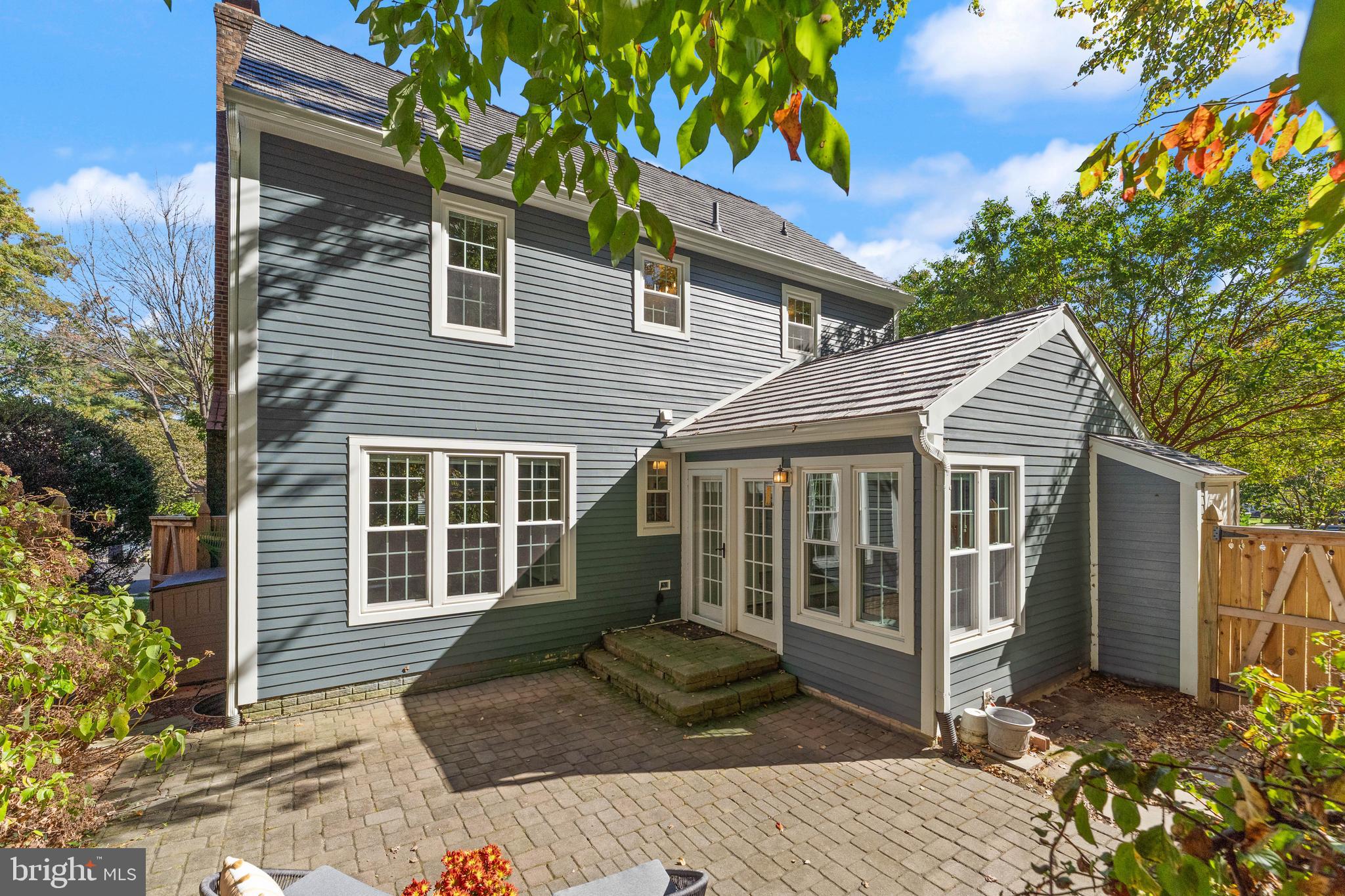 2082 COBBLESTONE LANE