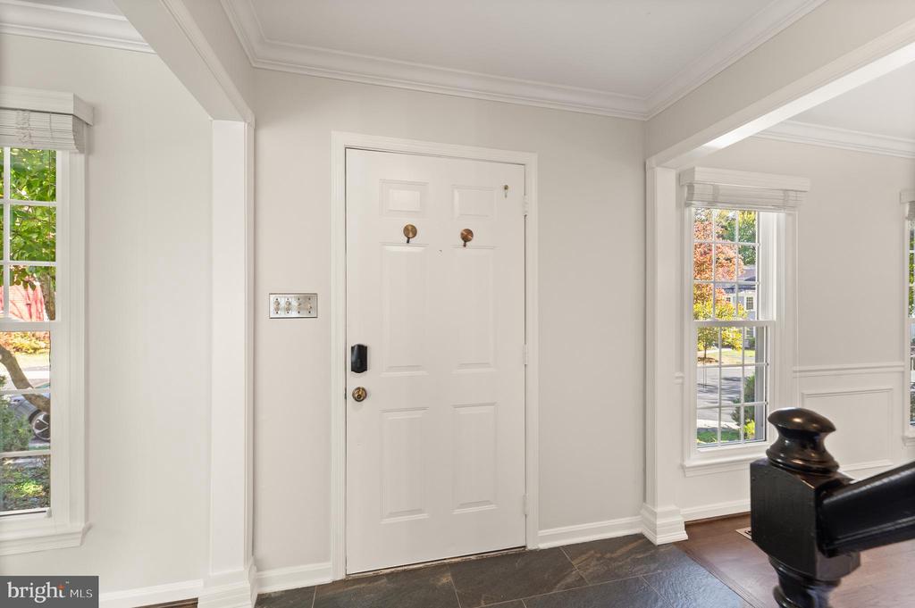 2082 COBBLESTONE LANE