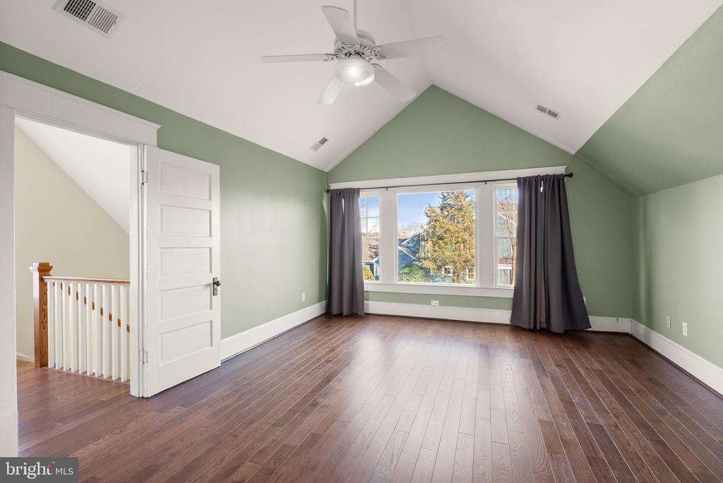 820 LOCUST STREET