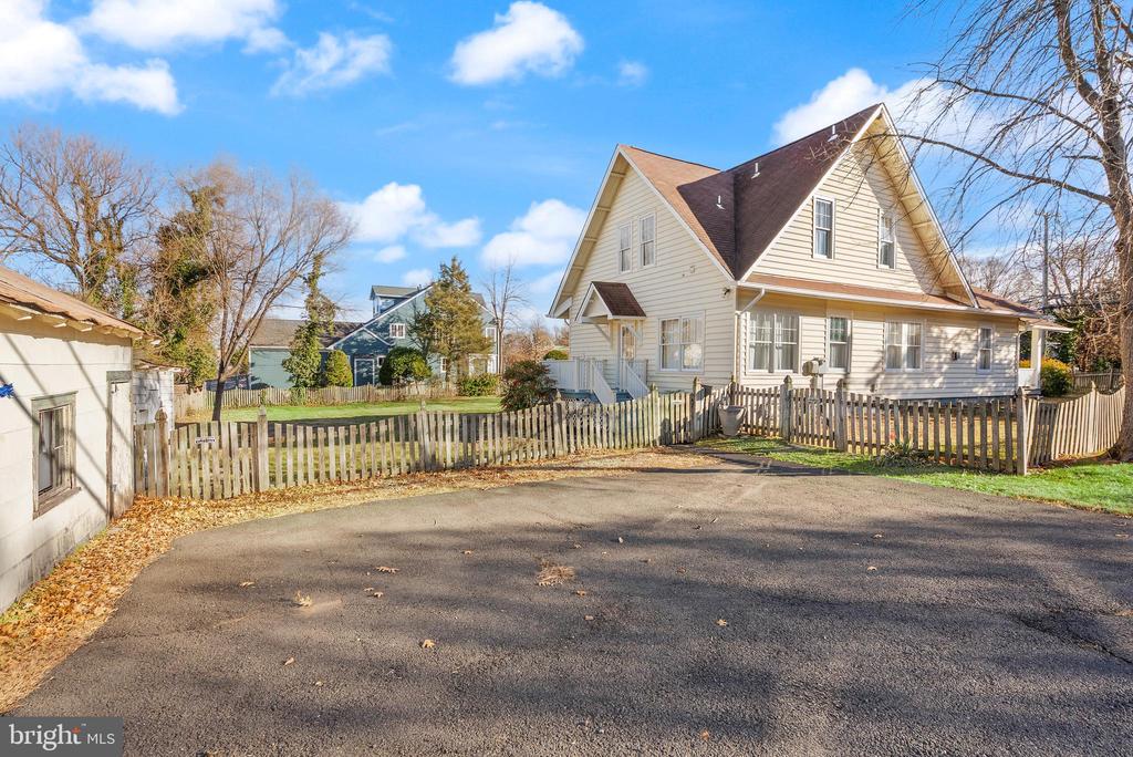 820 LOCUST STREET
