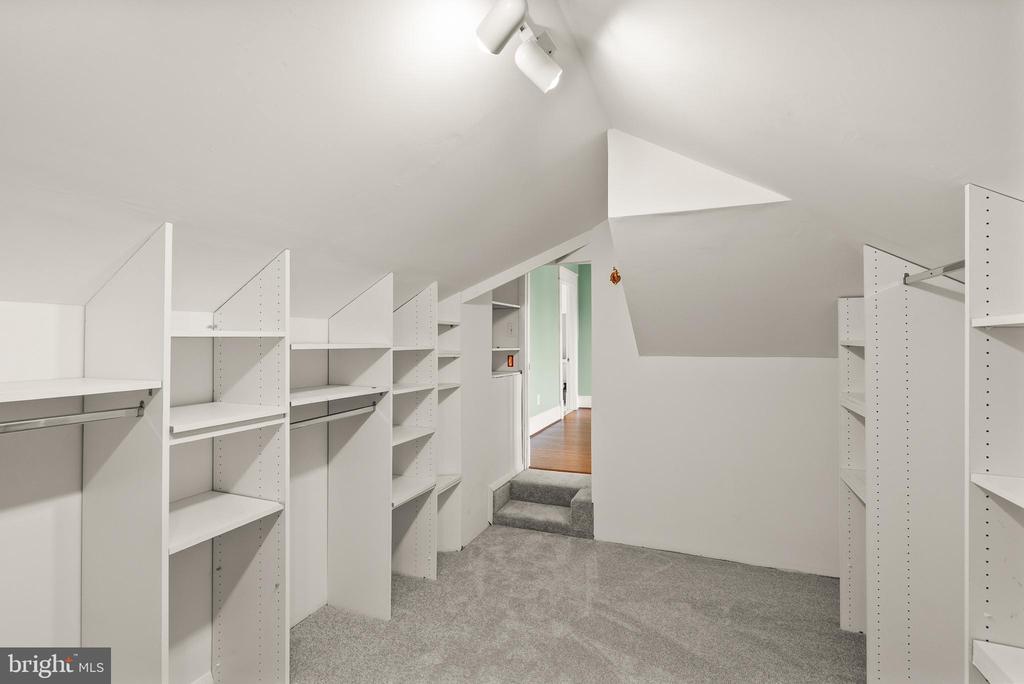 820 LOCUST STREET