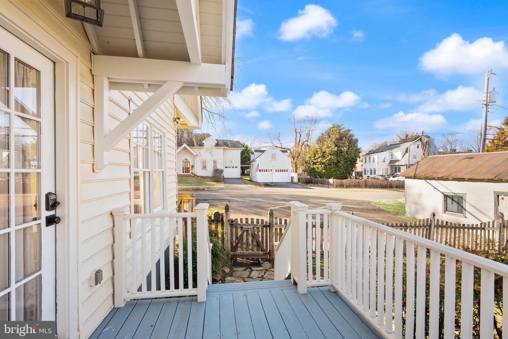 820 LOCUST STREET