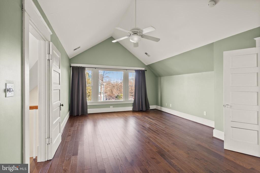 820 LOCUST STREET