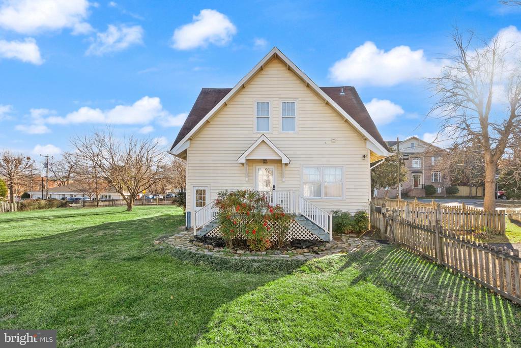 820 LOCUST STREET