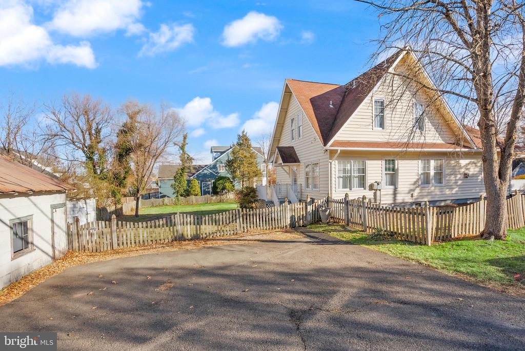 820 LOCUST STREET