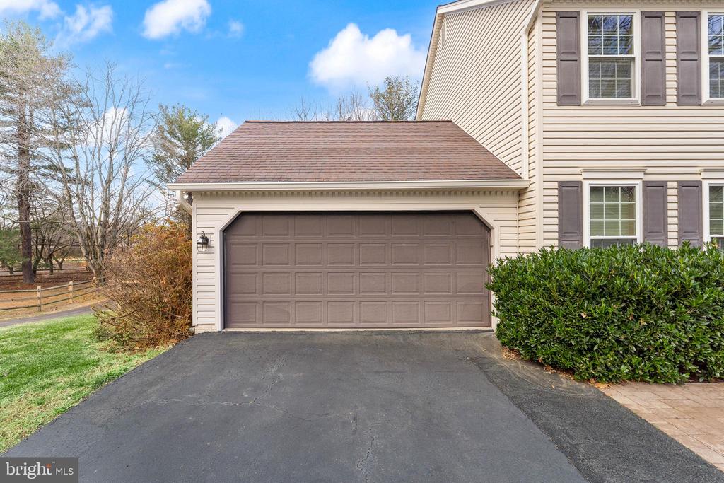 11212 BRADBURY LANE
