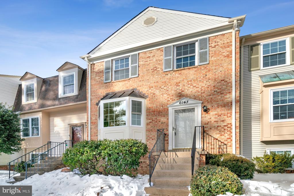 6143 GREEN HOLLOW COURT