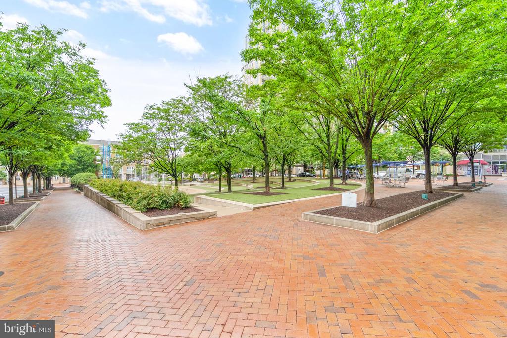 1838 GOLF VIEW COURT