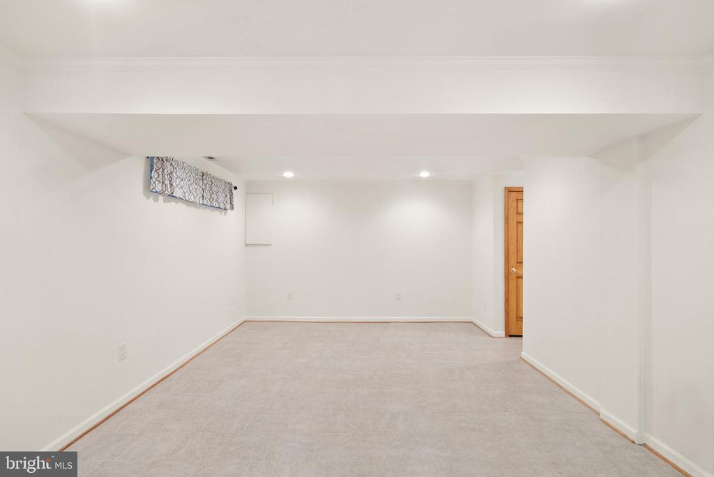 1838 GOLF VIEW COURT