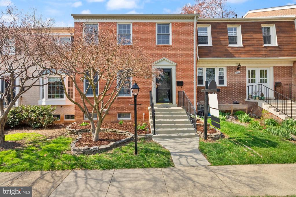 1838 GOLF VIEW COURT