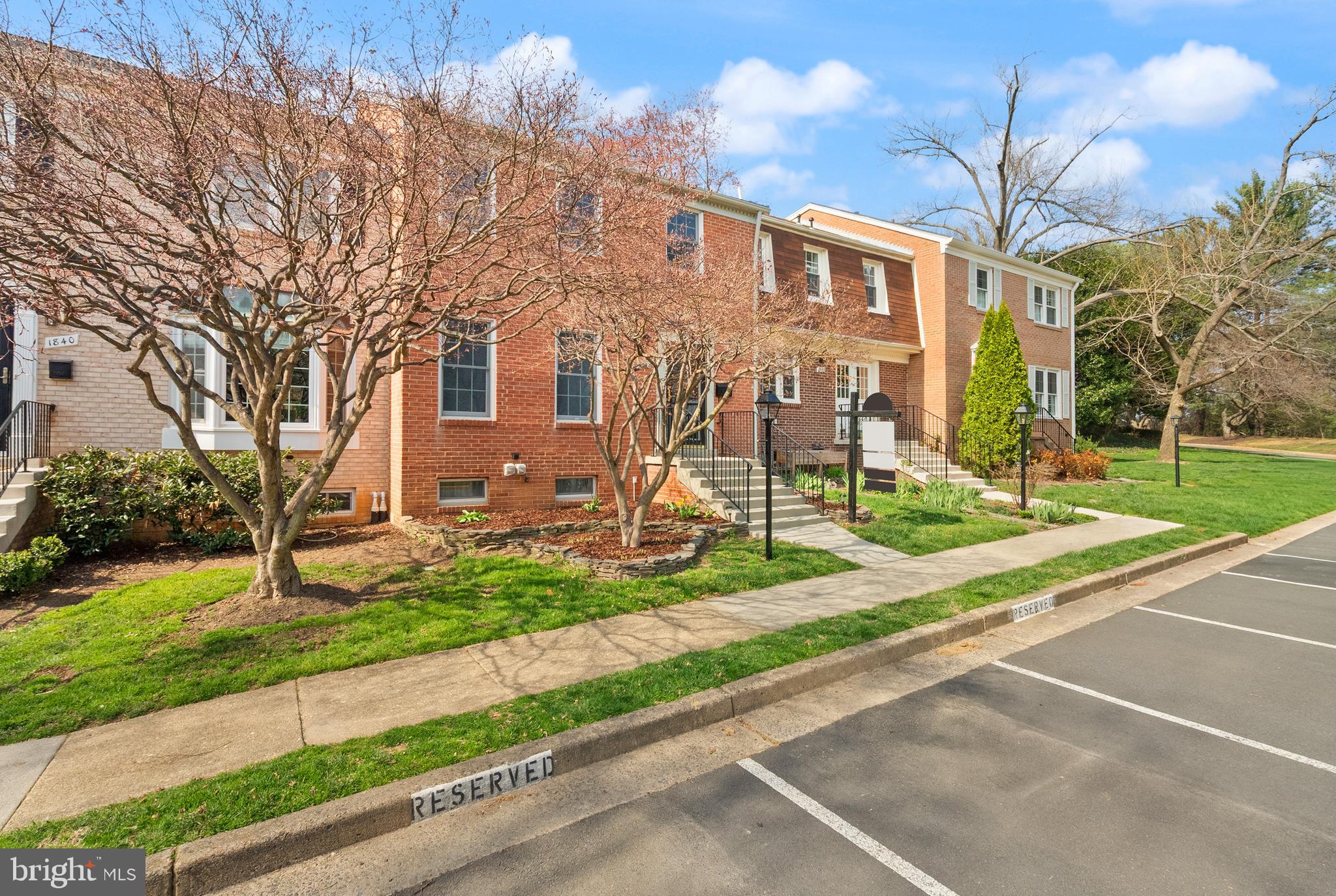 1838 GOLF VIEW COURT