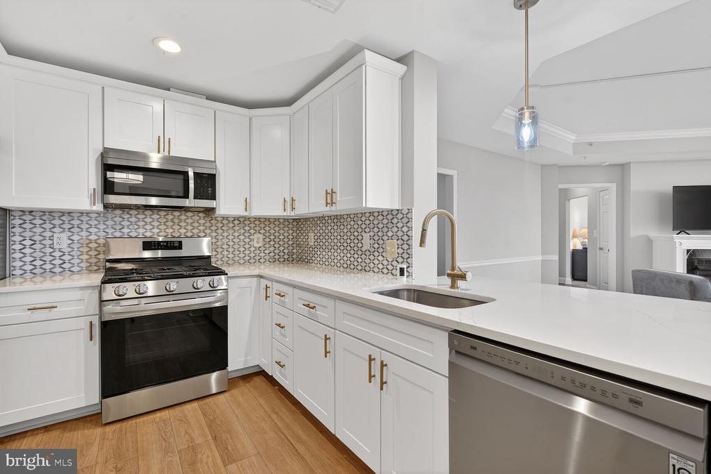 11776 STRATFORD HOUSE PLACE 1008
