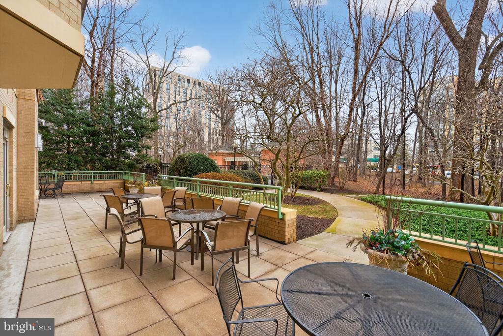 11776 STRATFORD HOUSE PLACE 1008