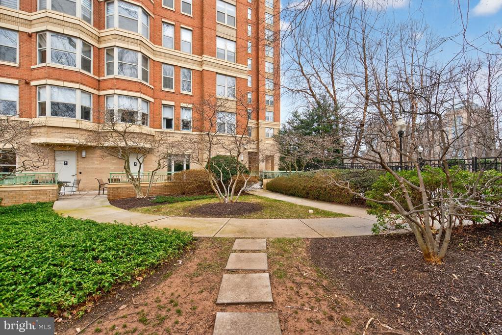 11776 STRATFORD HOUSE PLACE 1008