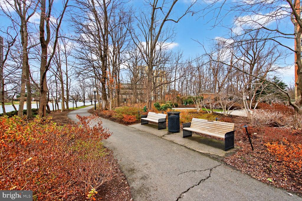 11776 STRATFORD HOUSE PLACE 1008