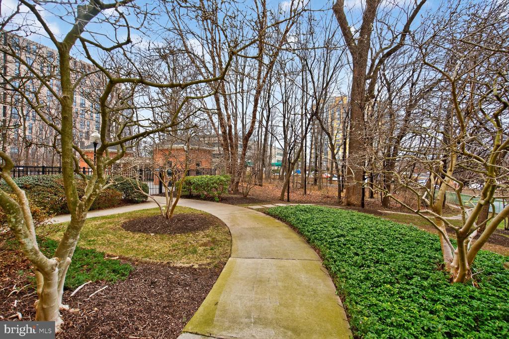 11776 STRATFORD HOUSE PLACE 1008