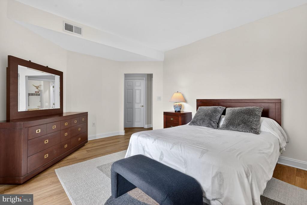 11776 STRATFORD HOUSE PLACE 1008