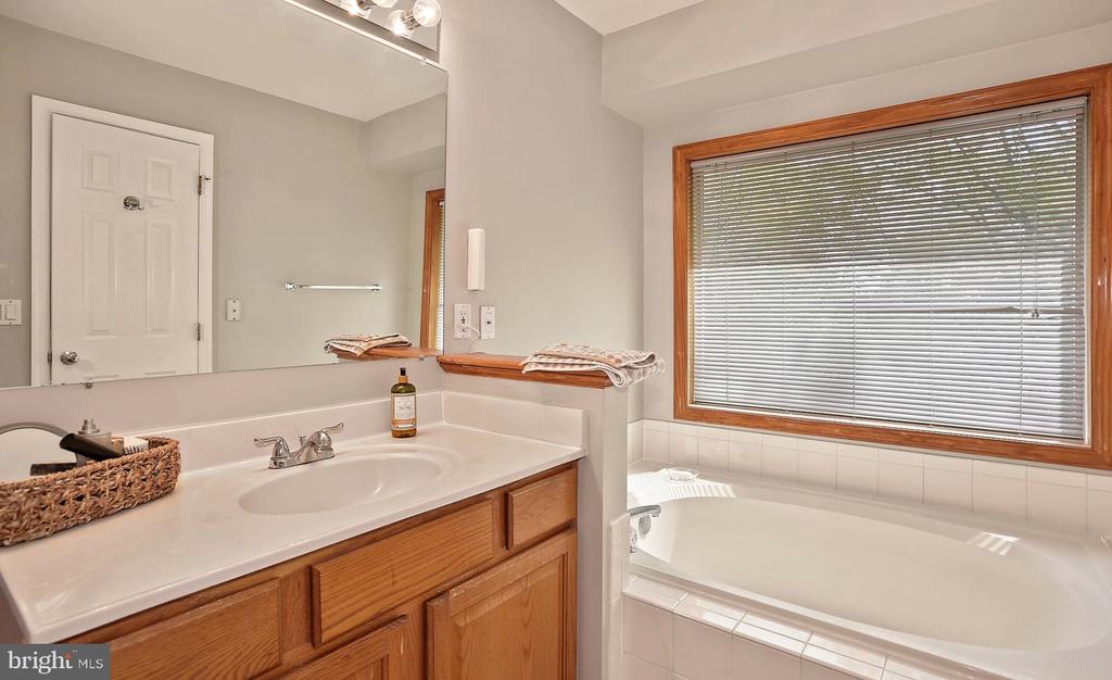 12062 EDGEMERE CIRCLE