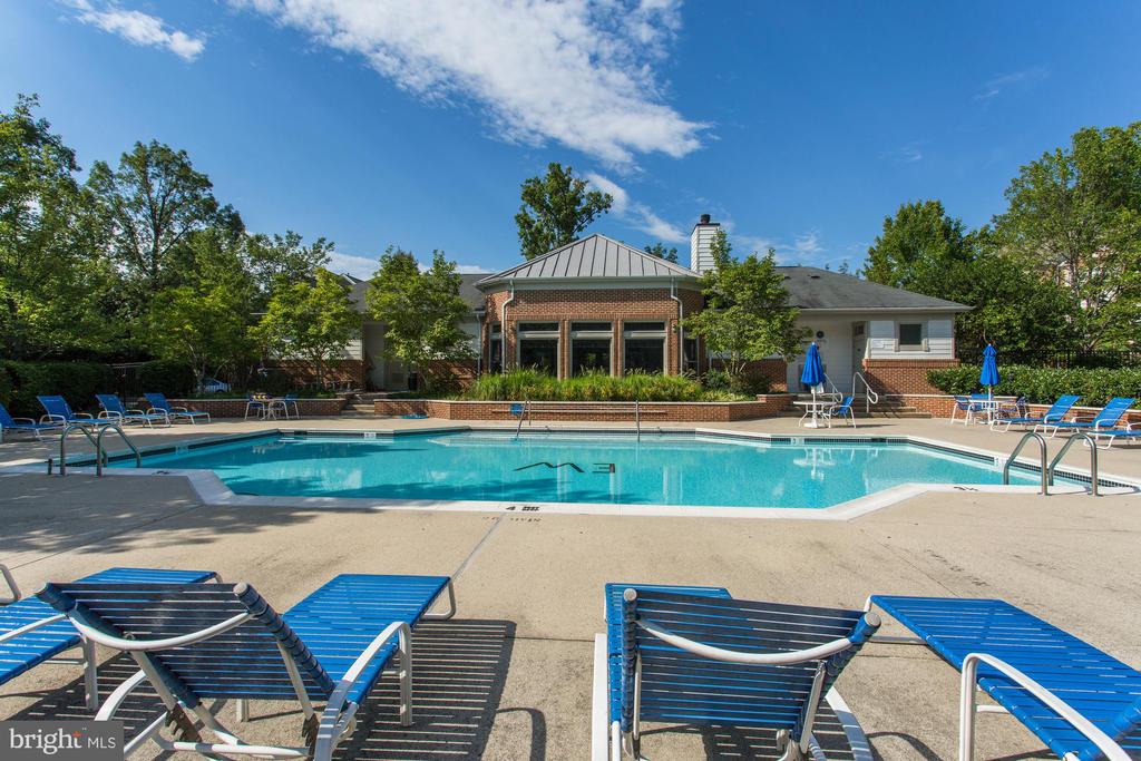 12062 EDGEMERE CIRCLE