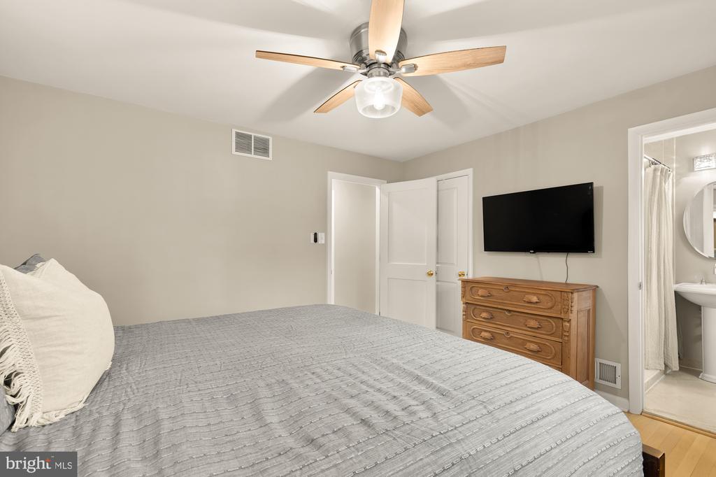 2504 FAUQUIER LANE