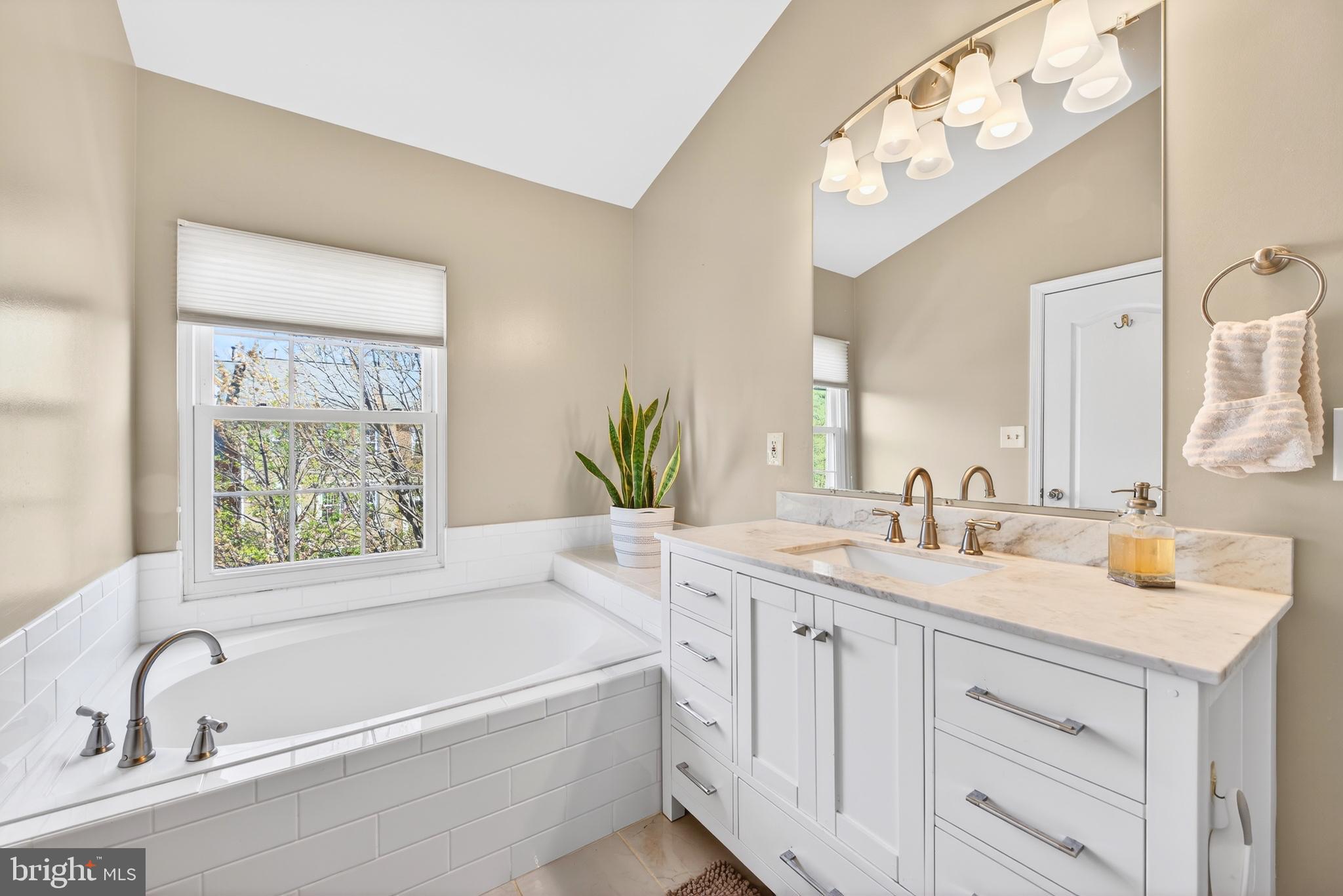 12017 EDGEMERE CIRCLE