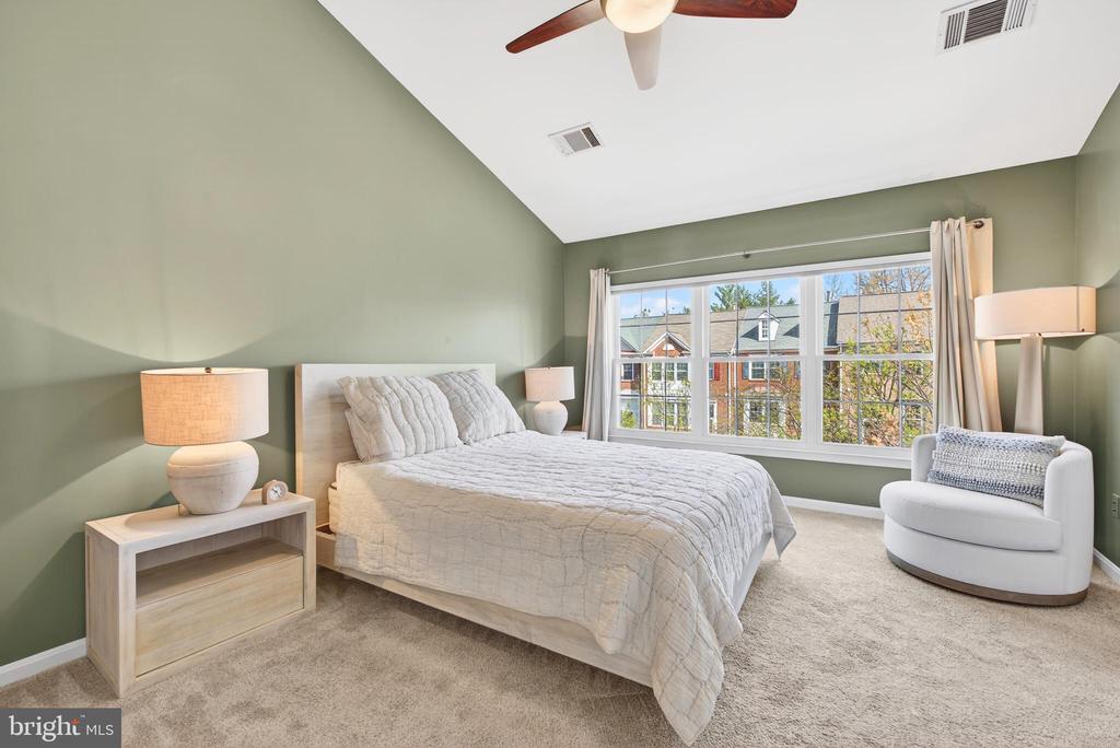 12017 EDGEMERE CIRCLE