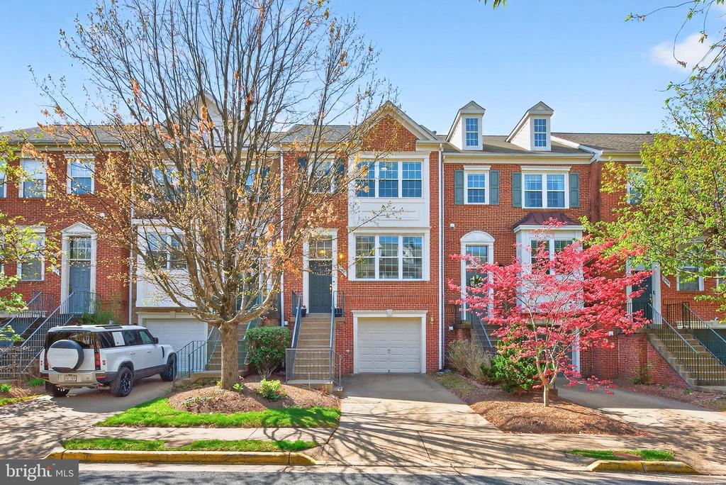 12017 EDGEMERE CIRCLE