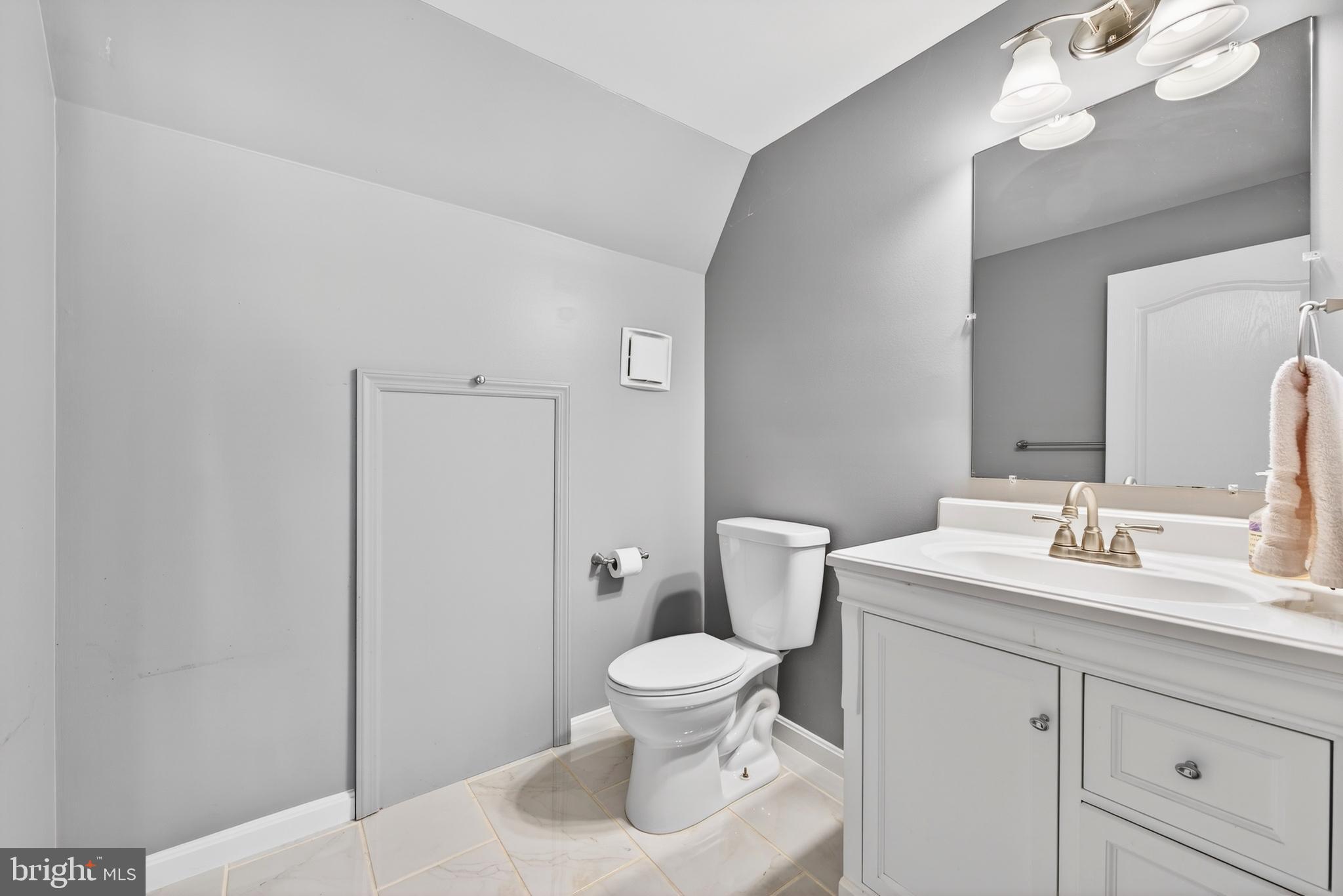 12017 EDGEMERE CIRCLE