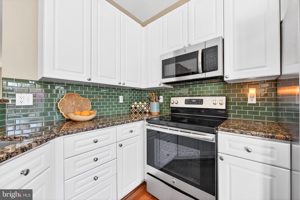 12017 EDGEMERE CIRCLE