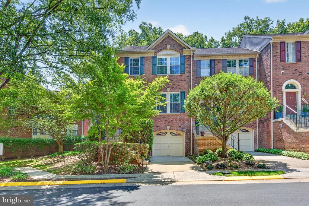 1409 PARK GARDEN LANE