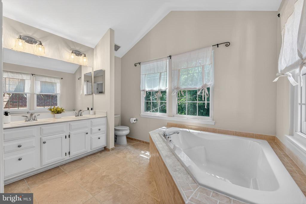 1409 PARK GARDEN LANE