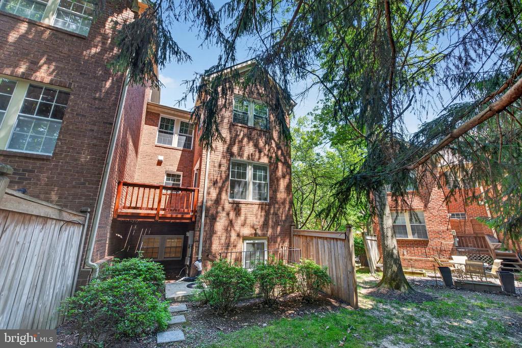 1409 PARK GARDEN LANE